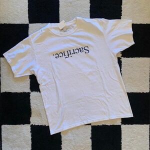 Y2K front print T-shirt in white Size M Lettering Print "Sacrifice" Skater style